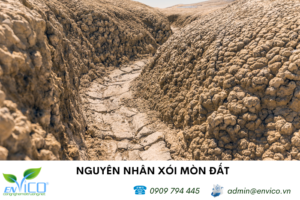 Xói mòn đất do dòng nước gây sụt lún khu vực nhà ở của người dân