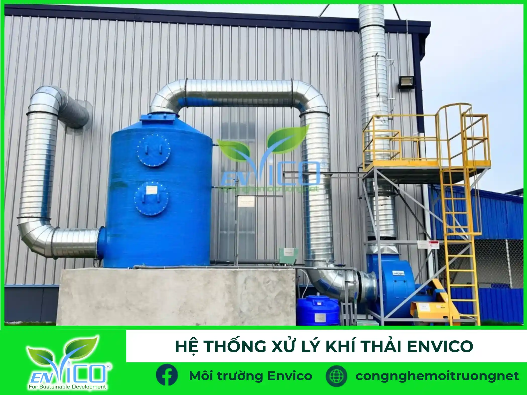 Hệ thống xử lý khí thải công nghiệp gồm tháp hấp thụ, đường ống và quạt hút do Envico thi công